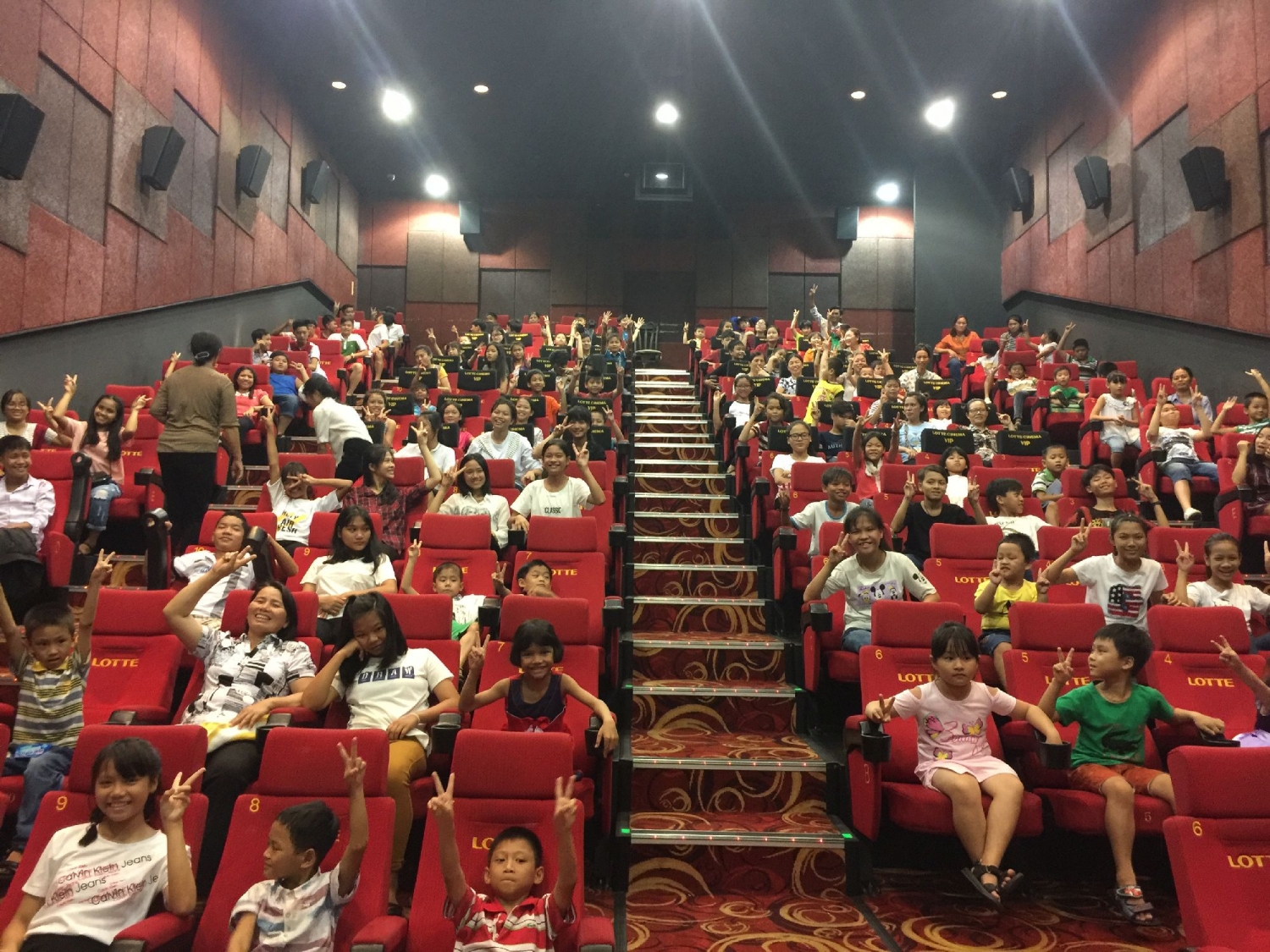 Trẻ em được giảm ít nhất 20% giá vé xem phim tại rạp