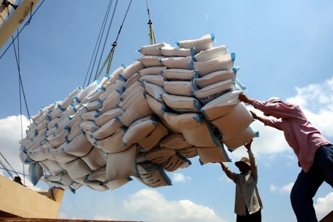 Tin tức kinh tế ngày 25/12: Giá gạo Việt Nam đạt mức cao nhất trong vòng hơn 15 năm qua
