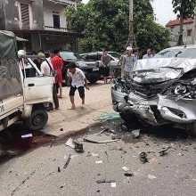 ha noi phat hien nu lao cong nghi bi tai nan tu vong ben duong cung dong chu la