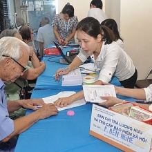 tang tuoi nghi huu khong phai de nguoi duong chuc o lai lam viec